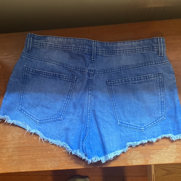 Forever 21 Jean shorts - Picture 3 of 3